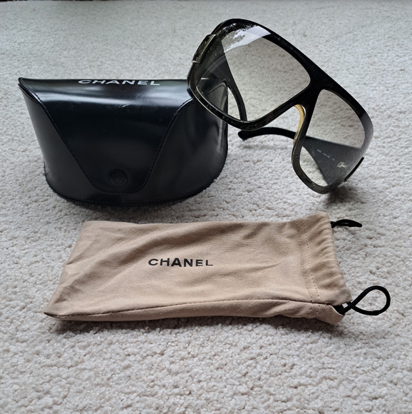 Chanel sunglasses with case & pouch - Picture 2 of 7